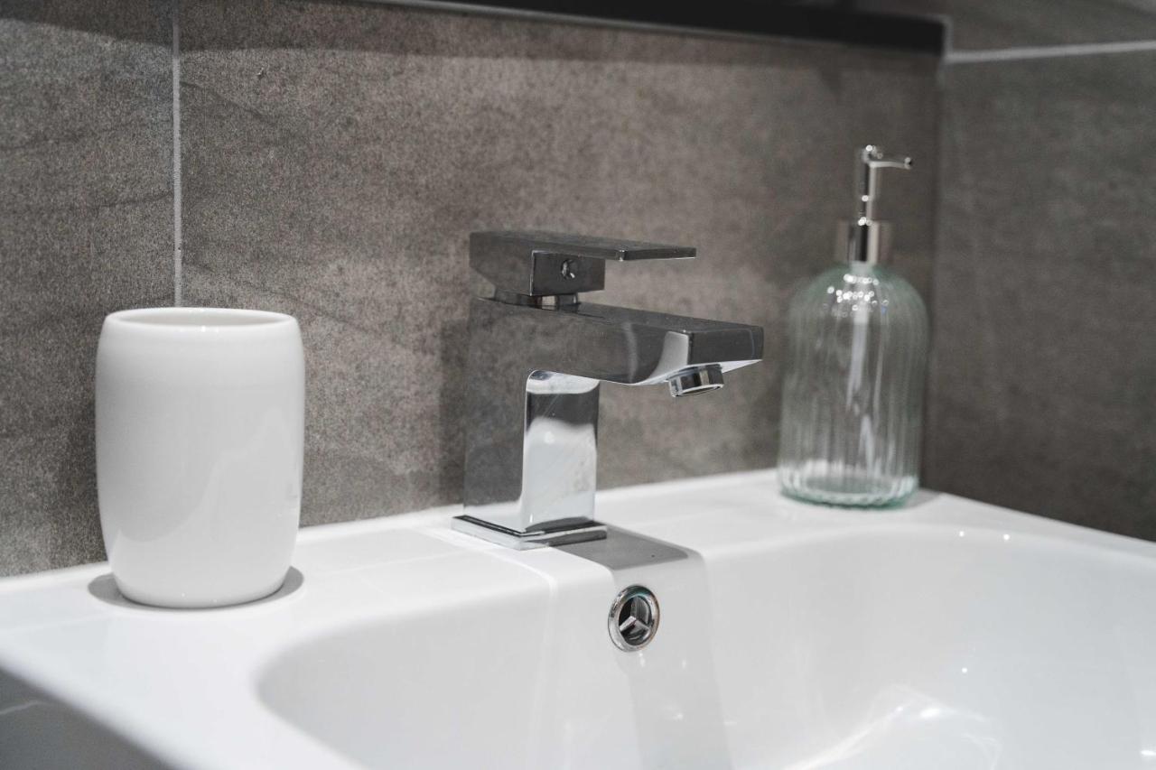 Modern 1-Bed Apartments - New - City Centre - Free Wi-Fi - シェフィールド エクステリア 写真
