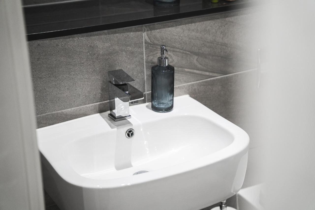 Modern 1-Bed Apartments - New - City Centre - Free Wi-Fi - シェフィールド エクステリア 写真